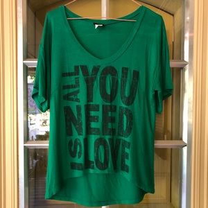 JUNIOR’S THE BEATLES GRAPHIC T-SHIRT.